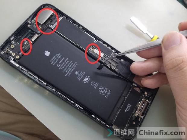 苹果7后壳氧化有小斑点