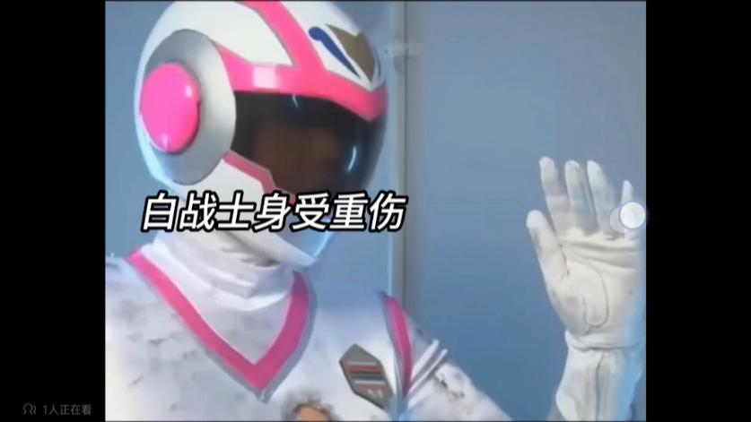 白衣女战士被吊打肚子