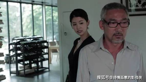 红色礼服黑色假期电影完整版