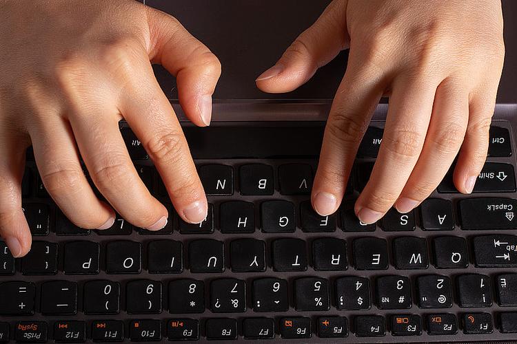 微信输入框怎么变成黑色了缩略图