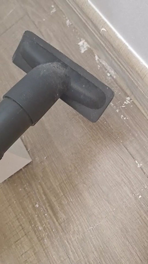 飞利浦吸尘器充电红灯一直闪