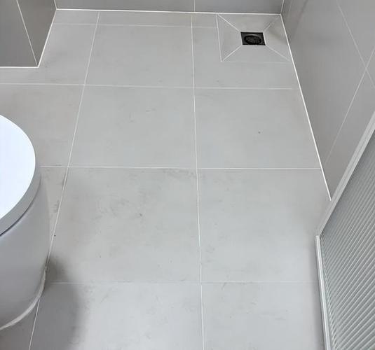 卫生间没用防滑地砖