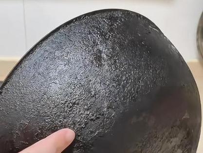 洗铁锅底用什么洗最干净缩略图