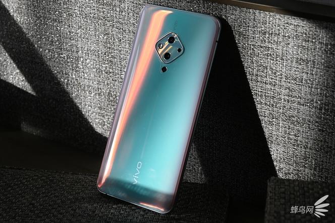vivos5手机自带手机膜吗