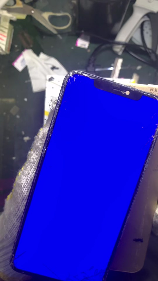 屏幕有彩色斑点游戏截图