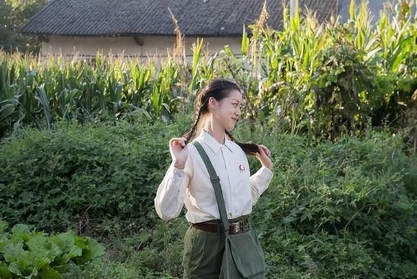 穿成炮灰女当知青嫁军少