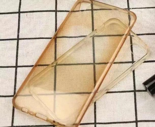 用盐清洗发黄的手机壳