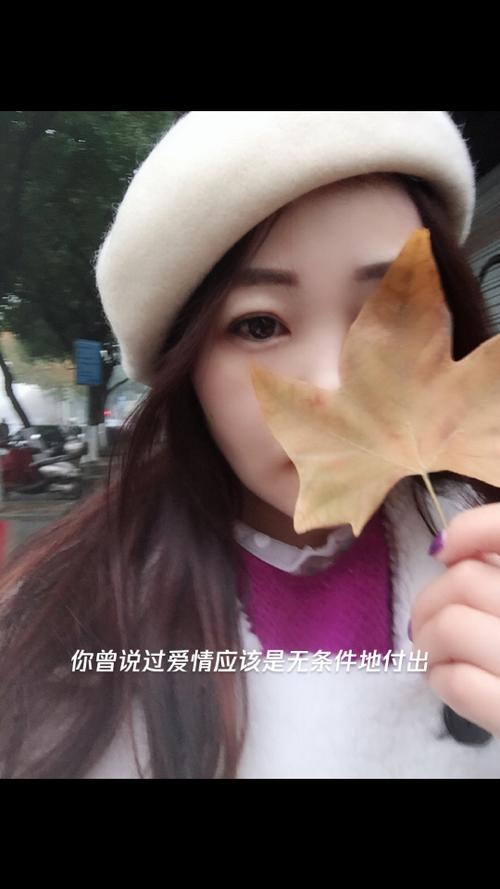 在你的世界里我一个人住是什么歌