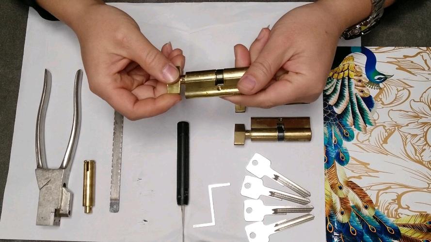 一个锁芯配几把钥匙图标