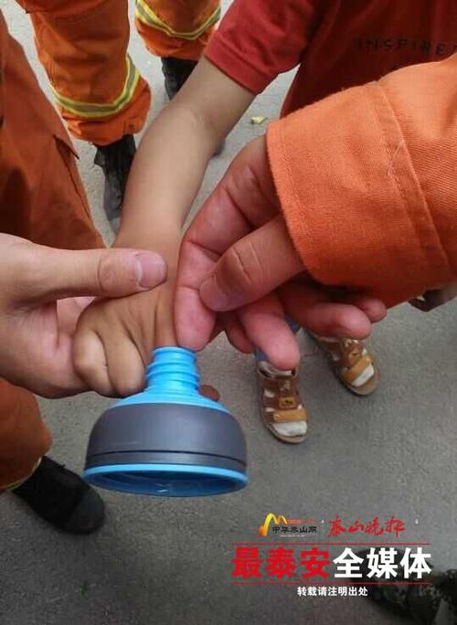 保温杯杯盖斜着卡死了