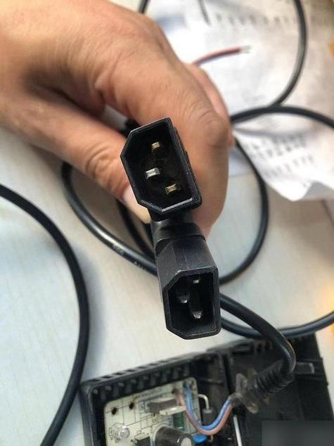 充电器进了水吹干了还能用吗