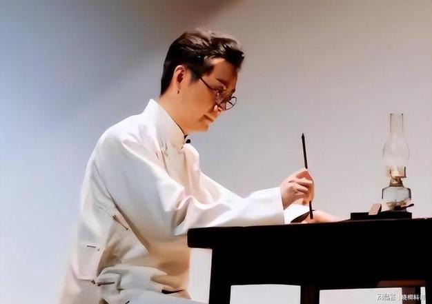 秋白看书