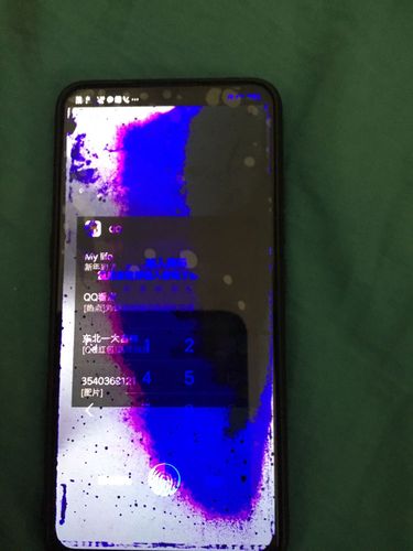 手机屏幕出现蓝紫
