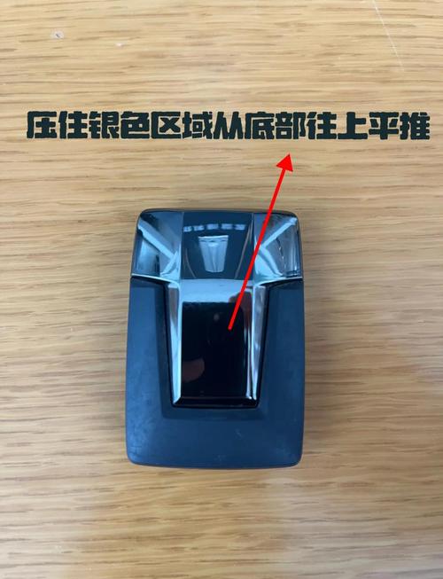 钥匙折在锁芯里怎么弄出来