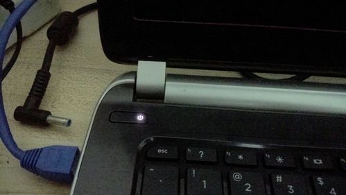笔记本关闭后电源灯还是亮着的