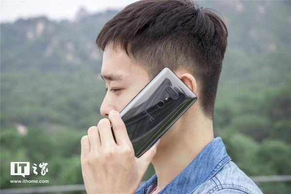 左手玩手机还是右手