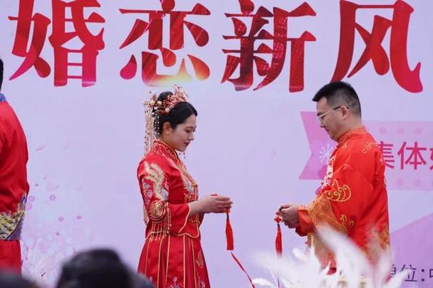 怎么在樱花校园里边结婚
