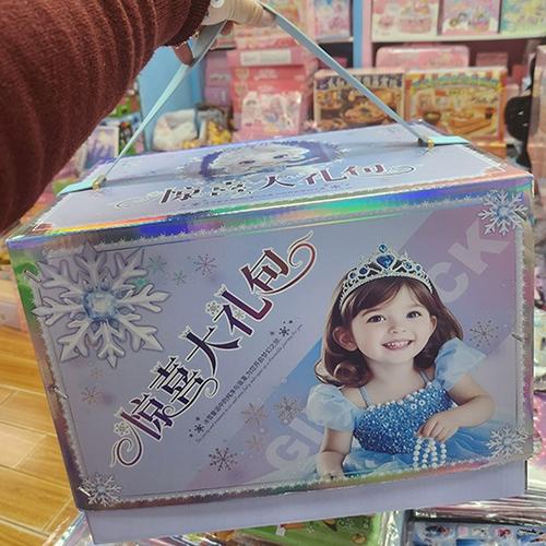 惊喜百宝箱打开方法