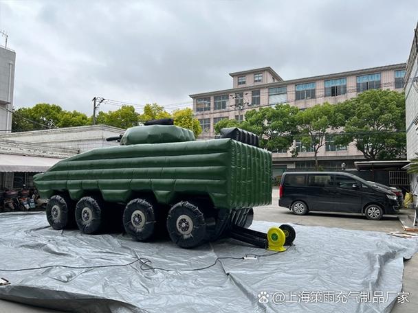 和平精英里的头盔怎么不显示