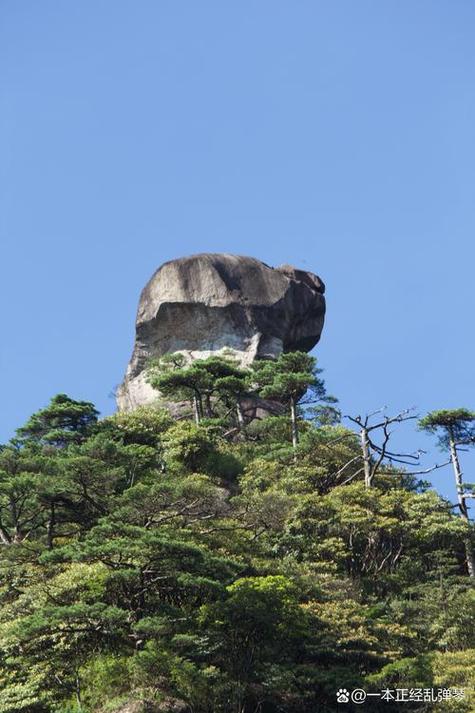奇峰怪石的意思