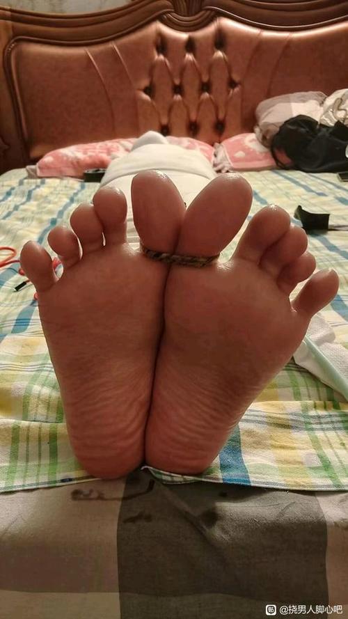挠脚心为什么会痒缩略图