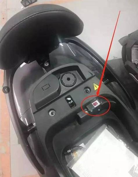 雅迪电动单车断电开关在哪里