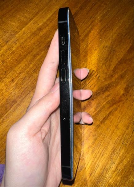 iphone电池鼓包把后盖撑开了截图