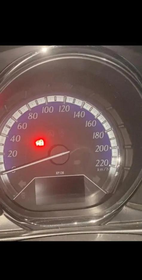 车熄火后有个锁一闪一闪