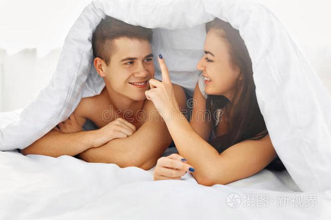 看到他和他老婆的照片