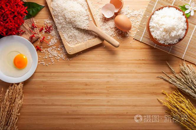 大米饭粒呛到耳朵里了
