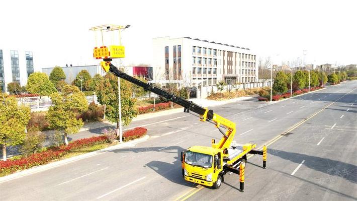 路灯车高空作业车