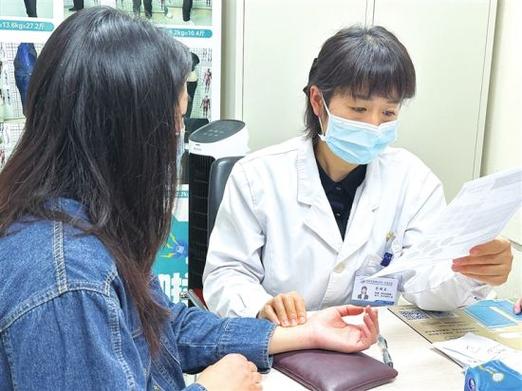 皮肤一碰就青紫怎么回事图标