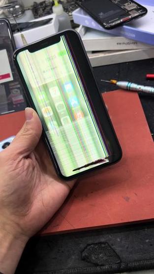 苹果11摔了一下花屏了截图