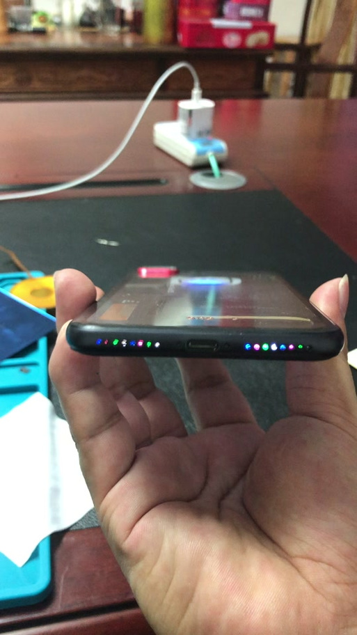 手机背面有个线会发光