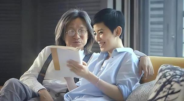 吴君如的妈妈是做什么的