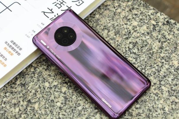华为mate30银色和紫色游戏截图