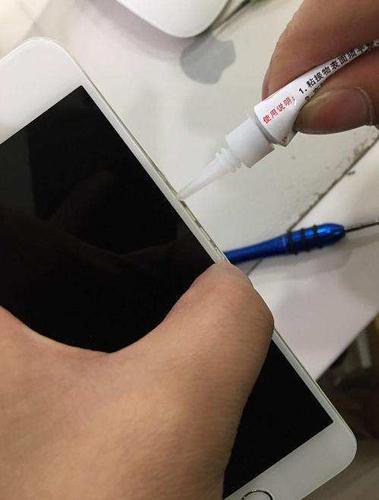 屏幕分离了怎么粘合