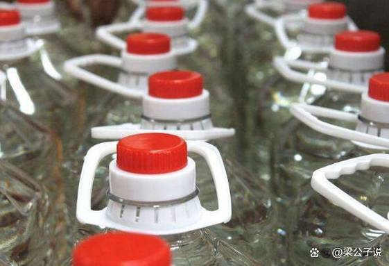 塑料瓶可以装白酒吗