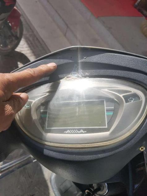 电瓶车启动钥匙屏幕不亮怎么回事