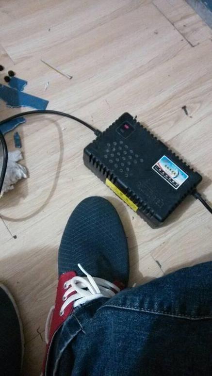 怎么看电动车充电器充满电