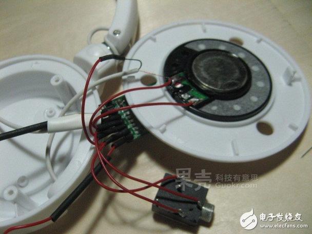 蓝牙耳机正负极的线怎么接的缩略图