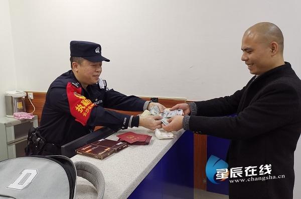 自己拍的照片删除了手机上还有吗