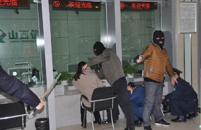 小偷偷银行的视频截图