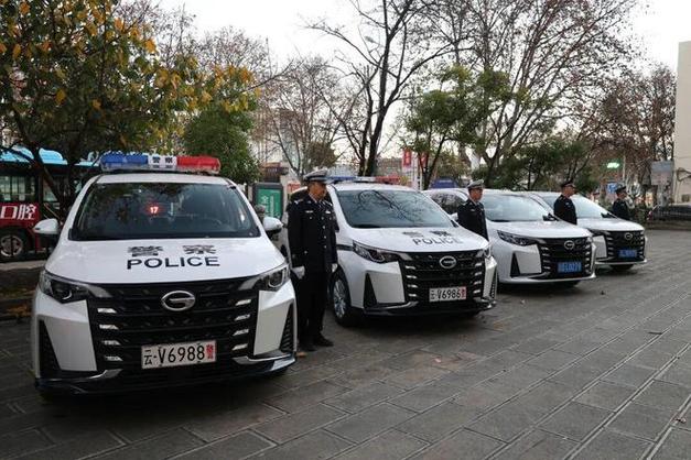云v开头的警车