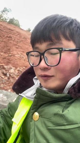 男主是工地糙汉小说