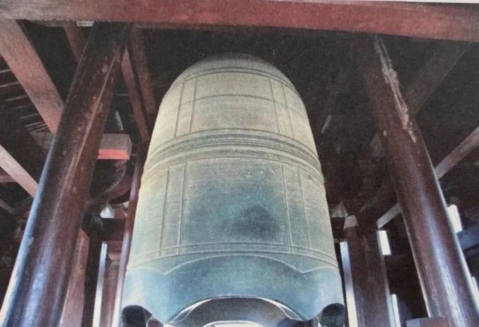 浑厚撞钟声