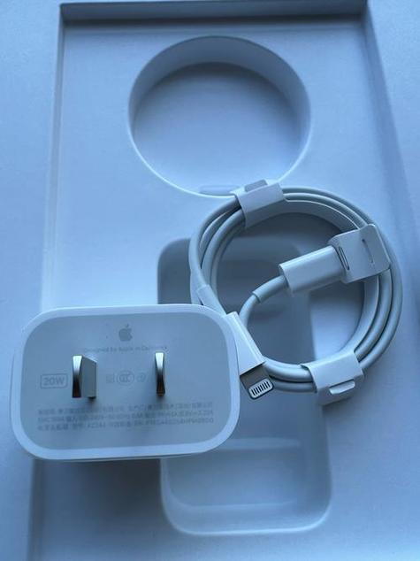 iPad充电器游戏截图