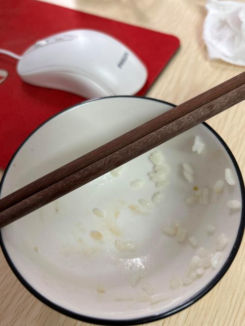 吃饭掉饭粒为什么