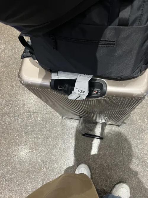 拉杆箱拉杆一边断开了缩略图