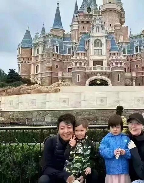 撒贝宁的儿子和女儿照片对比